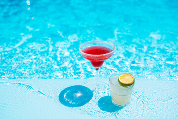 cocktail with ice and lemon