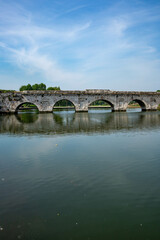 Obraz premium Ponte di Augusto e Tiberio, città di Rimini, Emilia Romagna