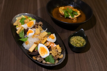 Spicy vermicelli mixed salad. (Yum Woon Sen), made with fresh ingredients and served in a stylish setting.