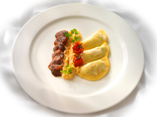 Pilztascherl auf Fenchelpüree u. Blätterteigmond, Pilztaschen, Fenchelpürree, fine dining, gefüllte Teigtaschen, 