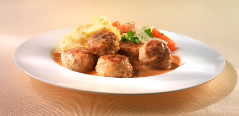 Minifrikadellen, Buletten, Hackfleisch, Sauce, Kartoffelbrei,