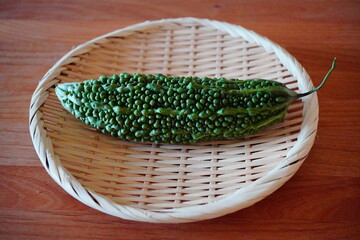 小学校で育てて収穫したゴーヤをもらって帰ってきた。