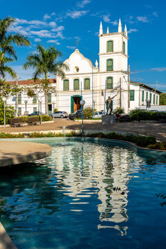 Itu, Sao Paulo, Brazil, March 10, 2022. Fountain at Independencia Square with the Our Lady of Carmo Convent and Seminary, an architectural complex built from 1719 onwards by Carmelite friars, in Itu