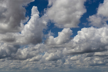Obraz premium Abstract background of beautiful white clouds with blue sky in Brazil