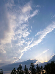 夕日を浴びる雲