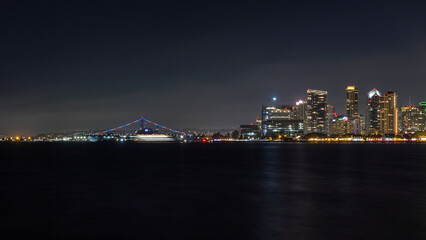 Obraz premium the iconic and breathtaking skyline of San Diego downtown at night. With a thousand lights on the big Towers