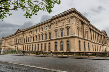 Obraz premium les bâtiments du musée du Louvre à Paris en France
