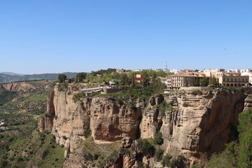 Fototapeta premium Scenic view of ronda's cliffside buildings and bridge