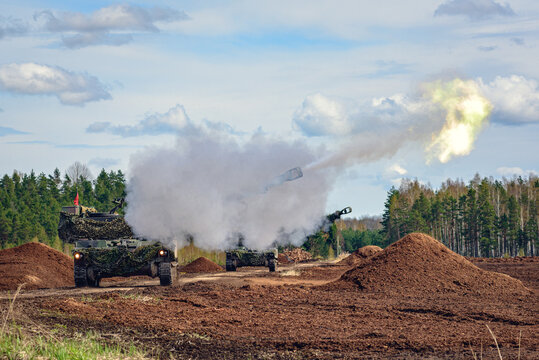 firing self propelled howitzer in the smoke