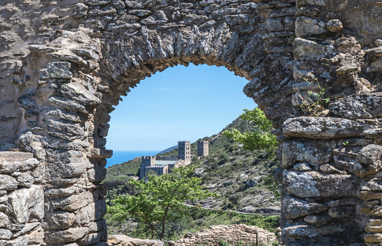 Monast&egrave;re de Sant Pere de Rodes &agrave; El Port de La Selva en Catalogne, Espagne.