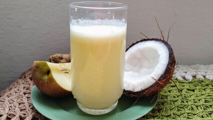 detox juice and coconut
