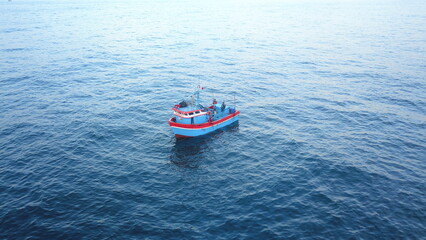 Obraz premium pesca en atardecer mar peru