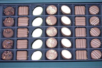 Fine and decorated chocolate candies