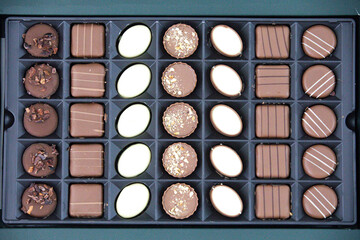 Fine and decorated chocolate candies