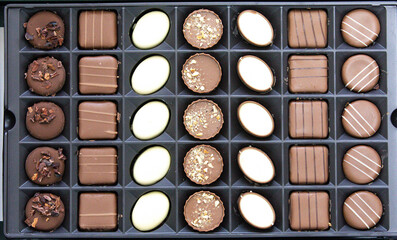 Fine and decorated chocolate candies