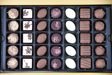 Fine and decorated chocolate candies