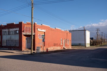 Naklejka premium Dilapidated building in central Gleichen.