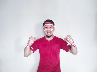 Naklejka premium Indonesian man clenches fist with excited and happy expression on independence day