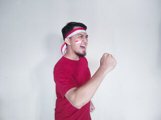 Naklejka premium Indonesian man clenches fist with excited and happy expression on independence day