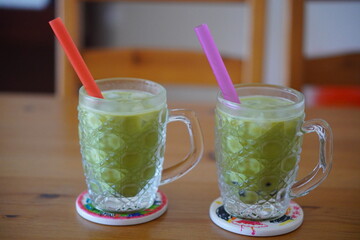 自宅でタピオカ抹茶ミルク。