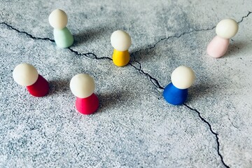 グループの仲に亀裂が入る