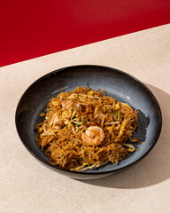 Fried vermicelli served with vegetables and seafood