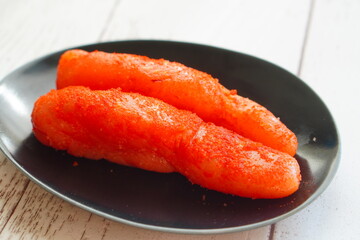 本当に美味しい絶品の辛子明太子をお皿に盛り付けた