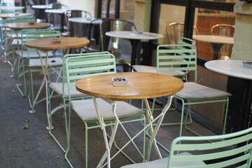 Caffee restaurant interior empty table