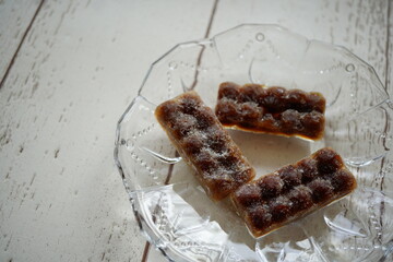 冷凍タピオカが10粒単位でスティックになっている。