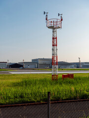 青空が広がる早朝の八尾空港
