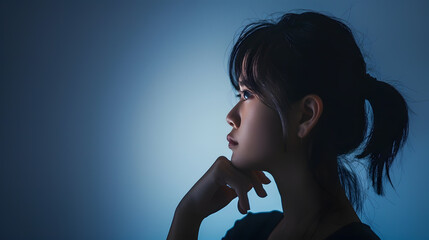 Obraz premium Silhouette of thinking young asian woman : Generative AI