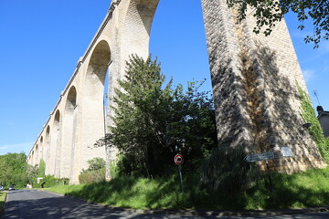 Le viaduc ferroviaire sur la rivière la Creuse, ville de Le Blanc, département de l'Indre, France
