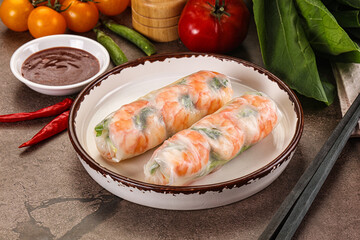 Vietnamese spring roll with prawn
