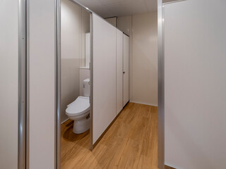 新しい公衆トイレ