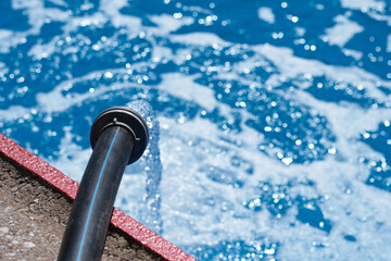 Schwimmbecken mit Wasser f&uuml;llen