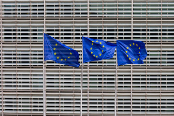 Europafahnen am Gebäude der Europäischen Kommission im  in Brüssel vor der Europawahl am 06. bis...