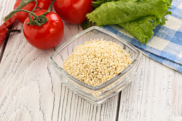 Raw sesame seeds in the bowl