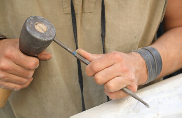 cantero escultor de piedra trabajando trabajo de canteria 4M0A9567-as24
