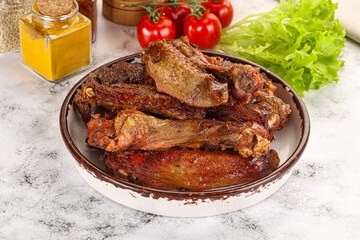 Roasted duck wings with sauce