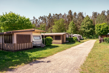 Wohnwagen als Dauercamper auf dem Campingplatz