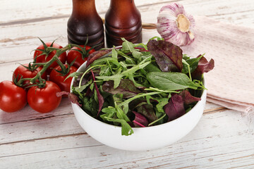 Mix salad in the bowl