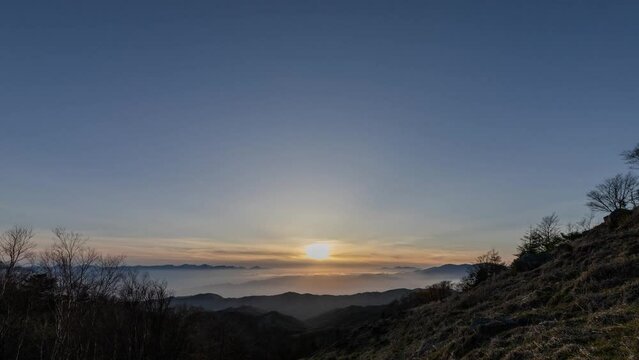 山の日没