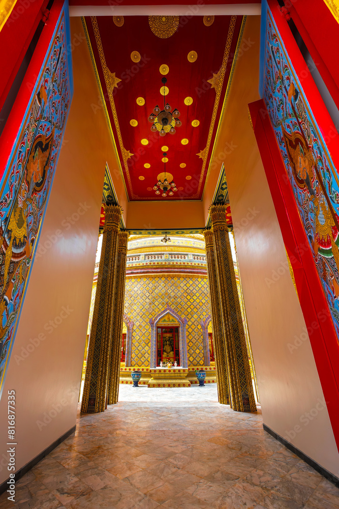 Wall mural Wat Ratchabophit Sathit Maha Simaram Ratchaworawihan in Bangkok, Thailand