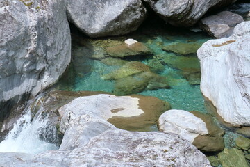 清らかな瀬戸川　（高知県　土佐町　瀬戸川渓谷）
