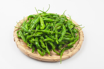   A term used to refer to green peppers that are wrinkled in shape.