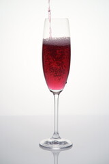 Rose Sekt in Glas mit Perlen