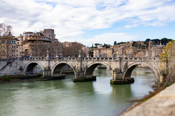 Obraz premium Ponte sul Tevere a Roma, Italia