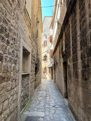 Obraz premium Narrow street in the old town of Trogir, Croatia