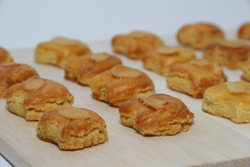 peanut almond cookies topped with sliced peanuts.