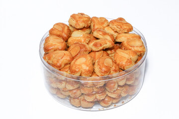 peanut almond cookies topped with sliced peanuts.